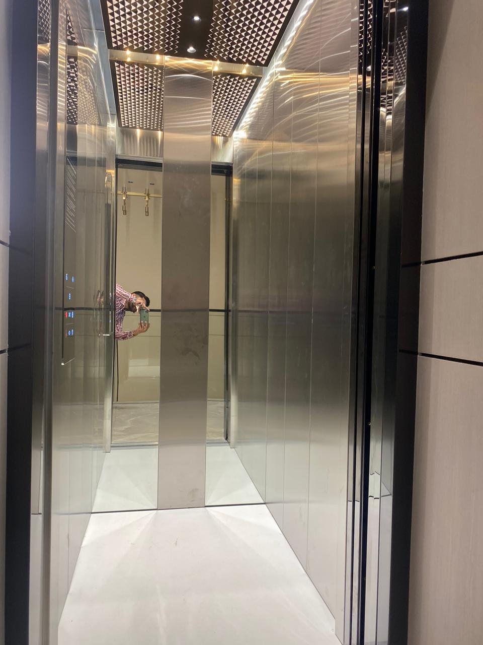 Mirror Stainless Steel Luxury Cabin